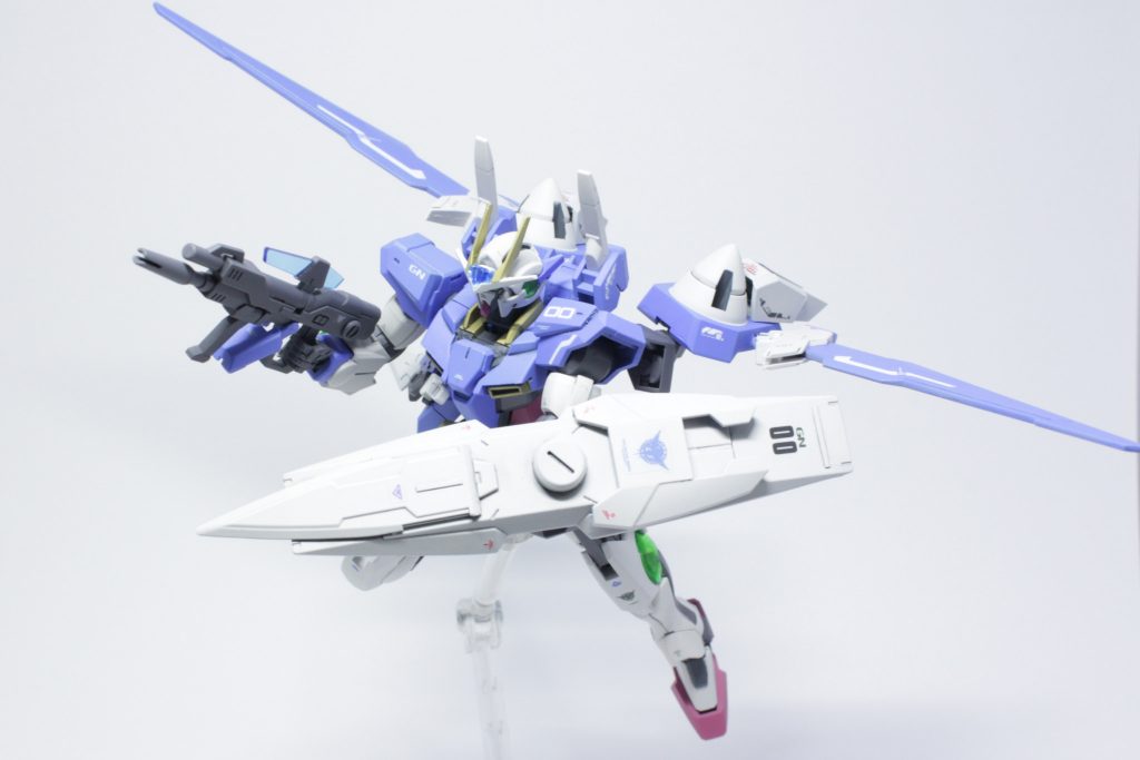 フロートは「浮く」みたいな意味なので大型クラビカルアンテナによる流動的な粒子制御によって云々…みたいなことも考えましたが、ぶっちゃけアイスが浮いてる飲み物から語感で取りましたwダブルオー(ジュース)に追加要素(アイス)を足したらカッコいい(おいしい)だろってことでひとつ。