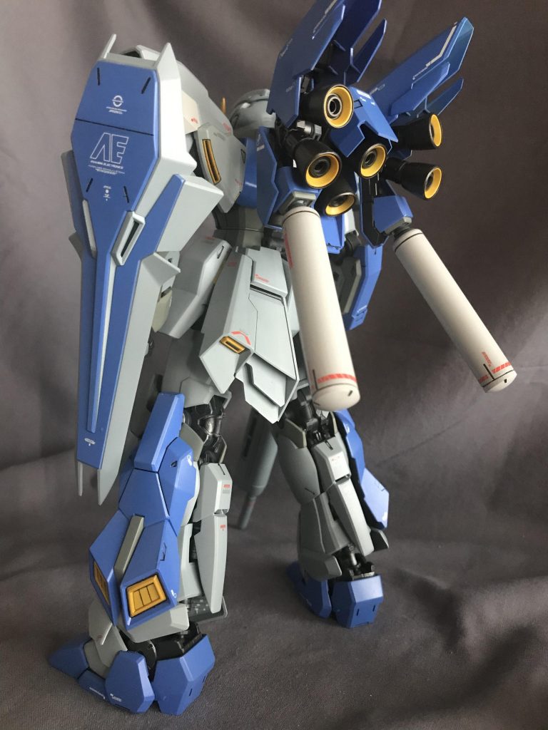 後ろ姿。なんとなくデザイン的にアレックスに近いものがあって、アレックスカラーはしっくりハマりました♪