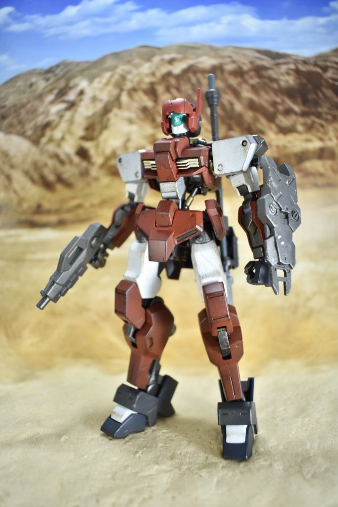 立ち姿リペイント箇所は塗装が剥がれていた太ももと本来予定と間違えて塗装していた上腕部、みぞおち？部分です。あとは軽く汚しを入れています。