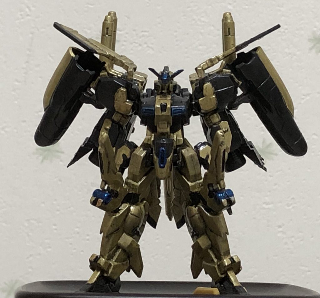 ゴールドとダークグレーで纏めてみました。 