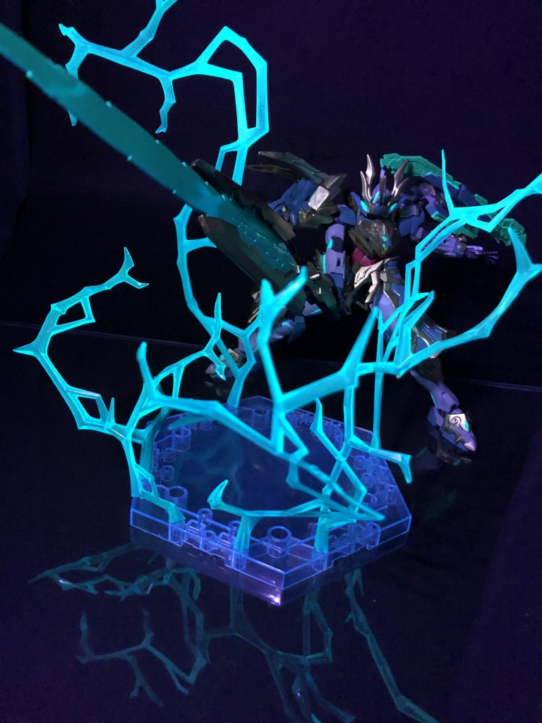 ブラックライト使うと必殺技使ってるっぽい感じでいいですねぇ……!