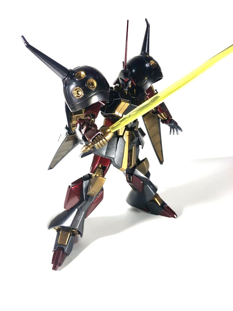 ギャンの後継機らしくビーム・サーベルが似合います。