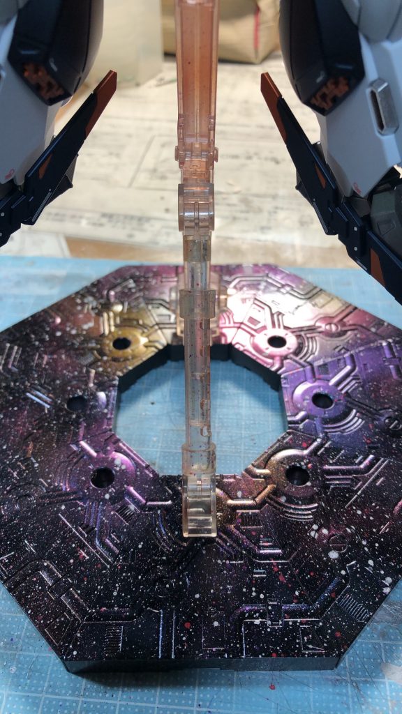 台座、ベースも気合入れて宇宙　星森塗装をしてみました。セリアのミラーパウダーを4種類使用、星雲をイメージしてみました。