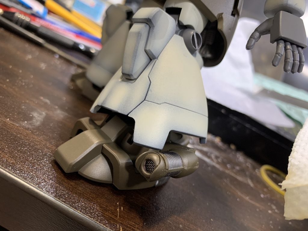 スリッパ部インテークを開口してメタルメッシュ貼り付け、一部はガンメタサフを露出させてます