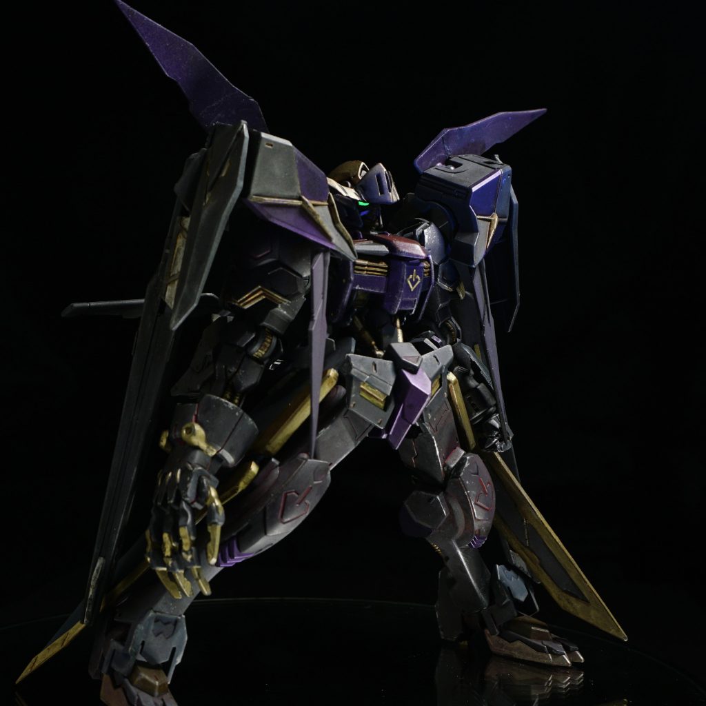 ブルーライトで目は発光します。