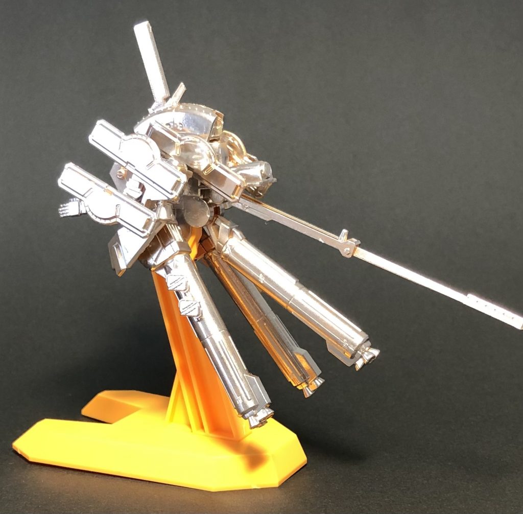 1/400 キハールです😃一時話題になっていたガンマカのメッキシルバーが手に入ったので、全塗装してみました😤フンス(銀のキハールはティターンズ各支部の購買部でお買い求めください(笑))