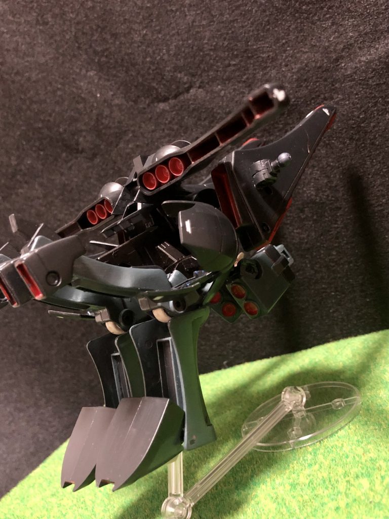 高速移動爆撃SFS。アーマー兼移動手段兼爆撃機となるコンセプトの中核機ですバーニアの赤の面が揃うのが良いですね