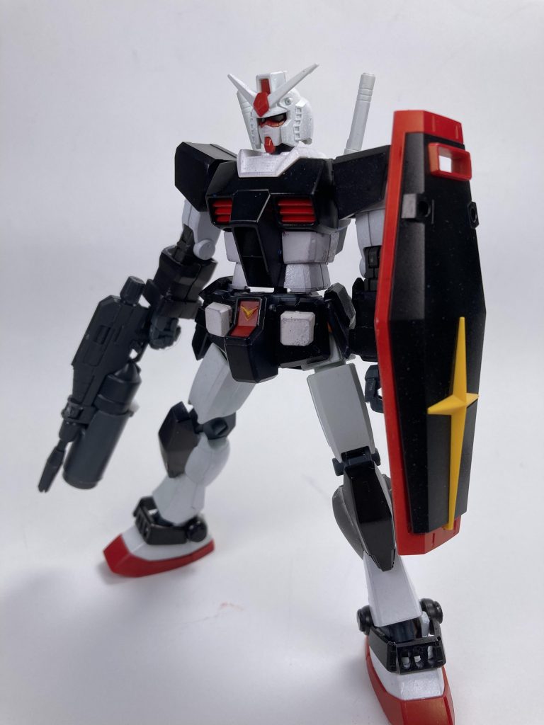 基本色完了の状態。デカールはガンダムデカールの地球連邦用②とサンダーボルト用を使用。旧キットMSVのイメージでちょっと大きめに貼ってみました。