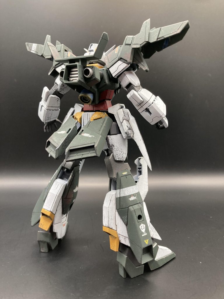 バックショットニューガンダムにも通ずるようなシルエット。