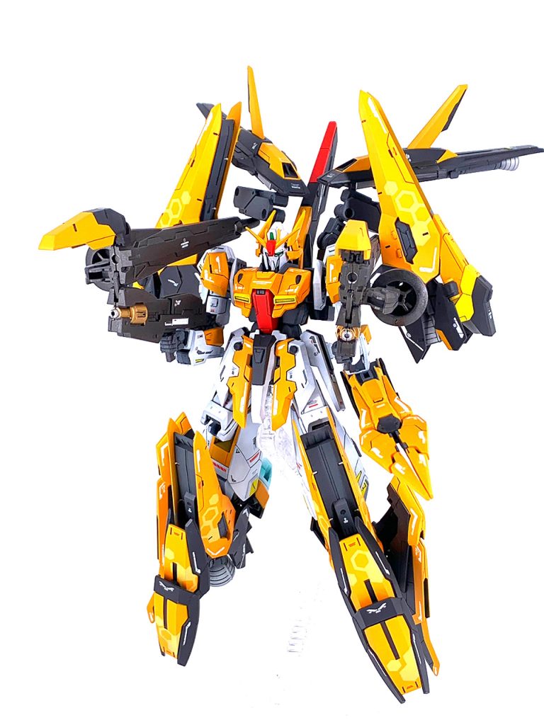 ロングビームライフルを折り畳んでビームマシンガン風にできます。