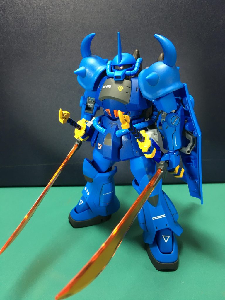 今回はオリジナルの追加装備でジェットパックとヒート・タチ(太刀)を用意。ヒート・タチは鞘が冷却ユニットとしての役割を果たしてくれる想定です。 どちらもビルダーズパーツHDの「MSマリン01(ガンメタリック)」付属のジェットパックと「MSランチャー01」の日本刀を使用。