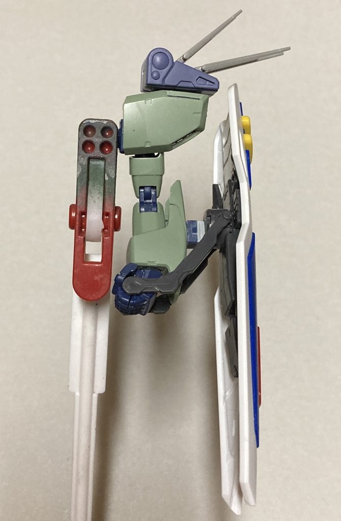 隠密活動やビームによる干渉を防ぐための実体シールド。プラ板で厚みを作って無理矢理持たせています。