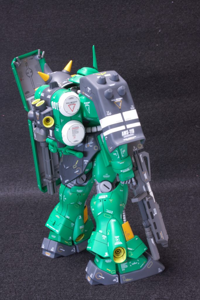 バックパックは白で塗り分けて、アクセント付けました