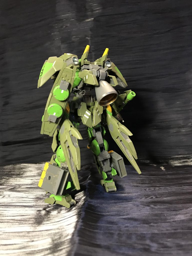 一応ガンプラ×30MMという事なのでガンプラパーツも申し訳程度に使ってます。