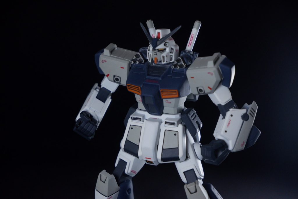 肩部のガトリングはシルバーに塗装したけどわかりにく