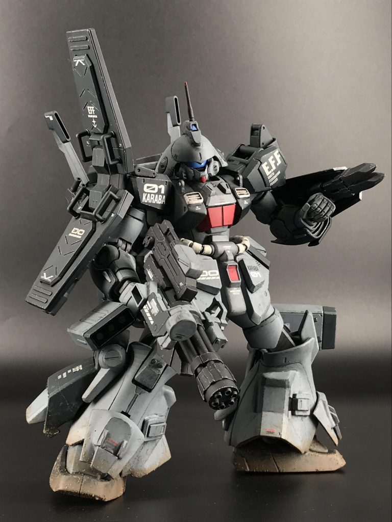 顔はマラサイのモノアイガードを流用してジム系のバイザー型にしました。全体の改造としてはEz8やハイザック、陸戦型ガンダムのパーツで改造してます。シールドはHGジムⅢビームマスターの物を改造してスパイクを装着してます。