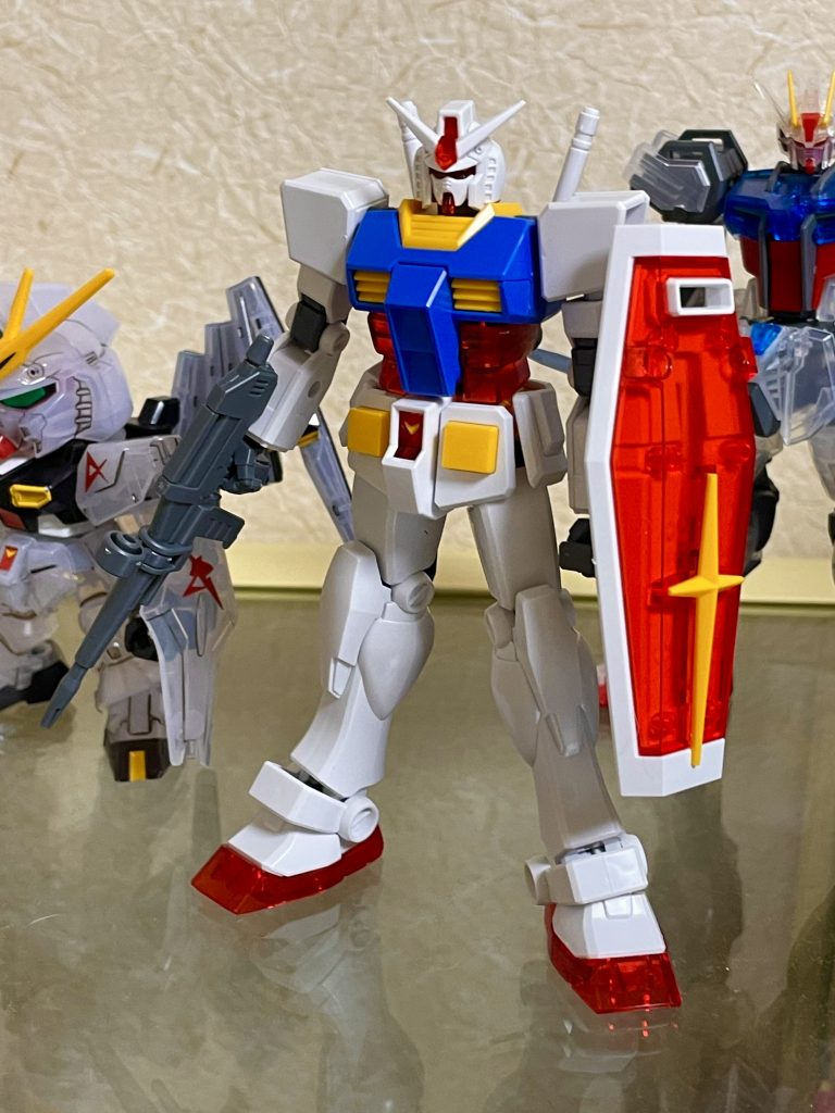 たまたまコンビニで一番くじをやっていたので運試しを兼ねて3つ購入。運良く?EGガンダムとストライクが当たりました♪