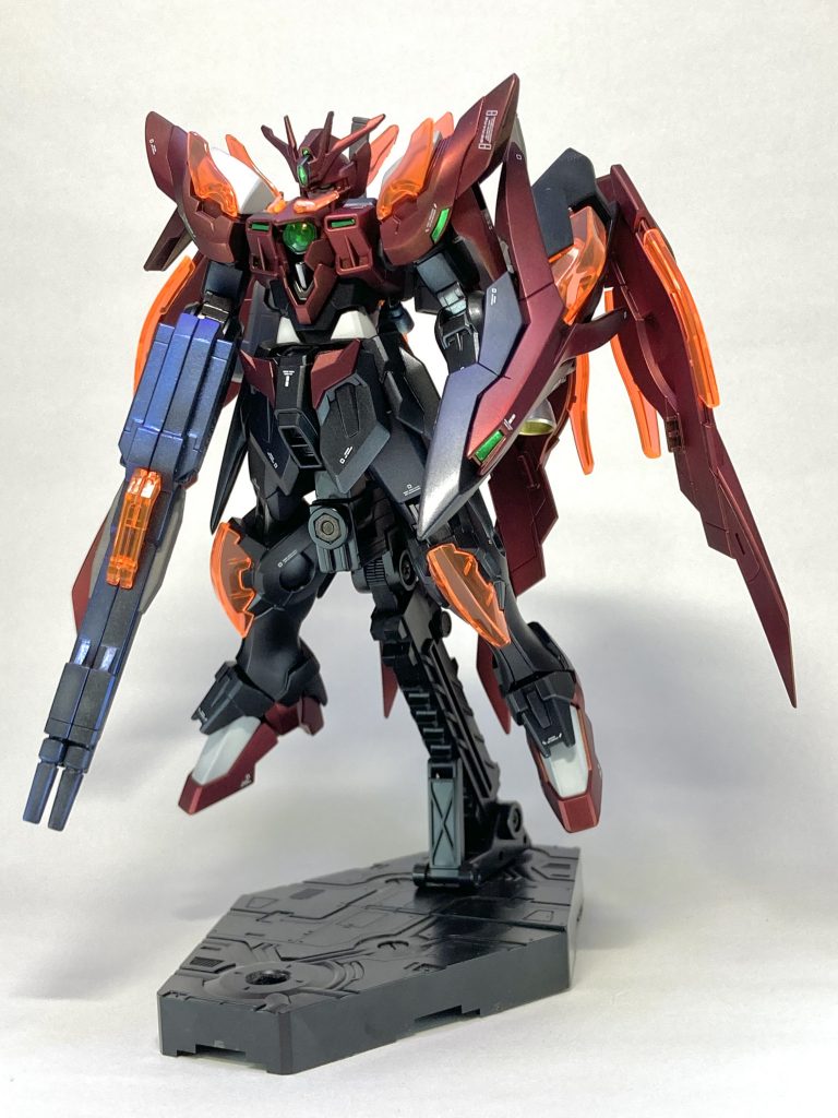 スタンドを使っての浮遊ポーズが、やはりよく似合います。