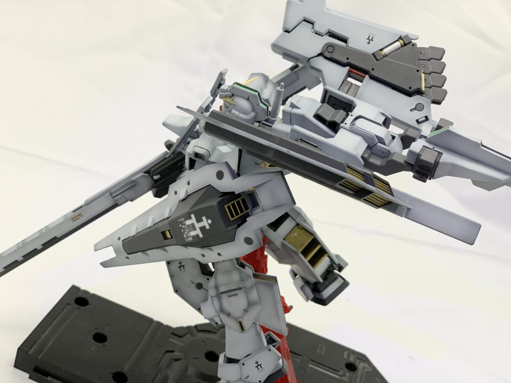 流石にこのユニットを装着するとスタンド無しでは自立しません