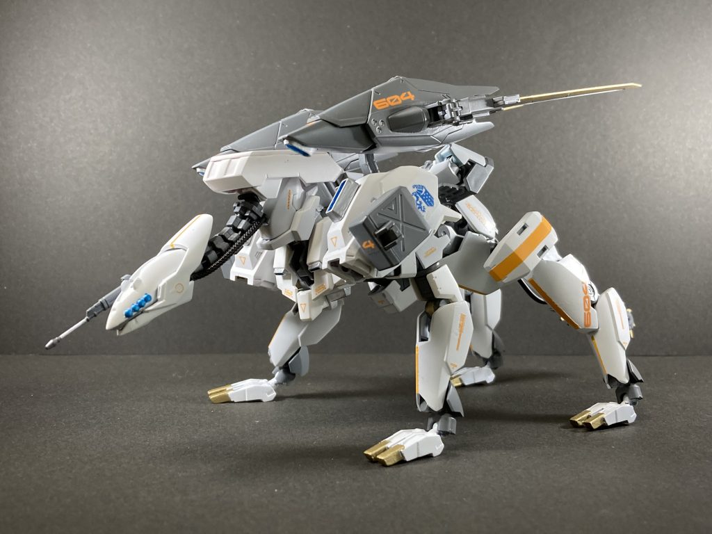 獣型モードこの機体の最大の特徴である。獣型に変形が可能。大型ブースターを装備しているため走行時には、とてつもない加速力を出すことが可能。また、獣型時のみに最大に生かせる、展開式大型ブレードを運用することができる。