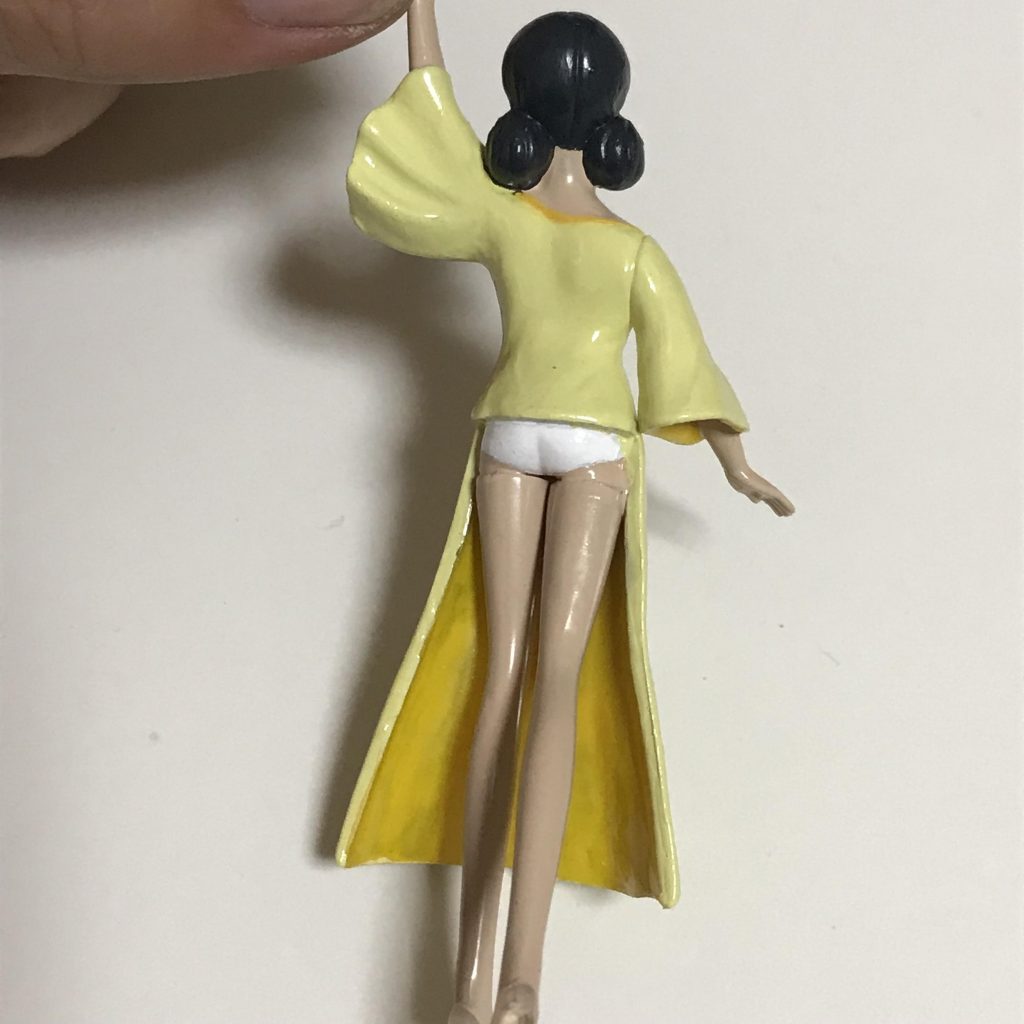 お尻もちゃんと造形されていて、下着のラインも刻まれていました。完全に見えなくなる部分ですが…。