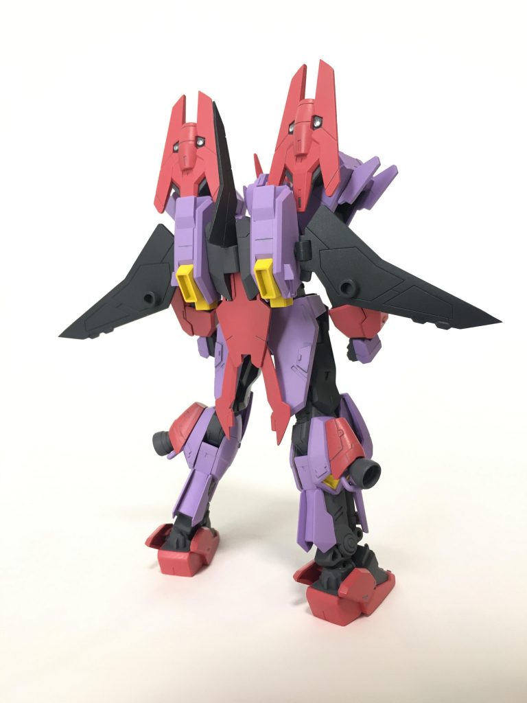 背面はこんな感じです。バックパックはビルダーズパーツにジャンクパーツを組み合わせて使用しています。