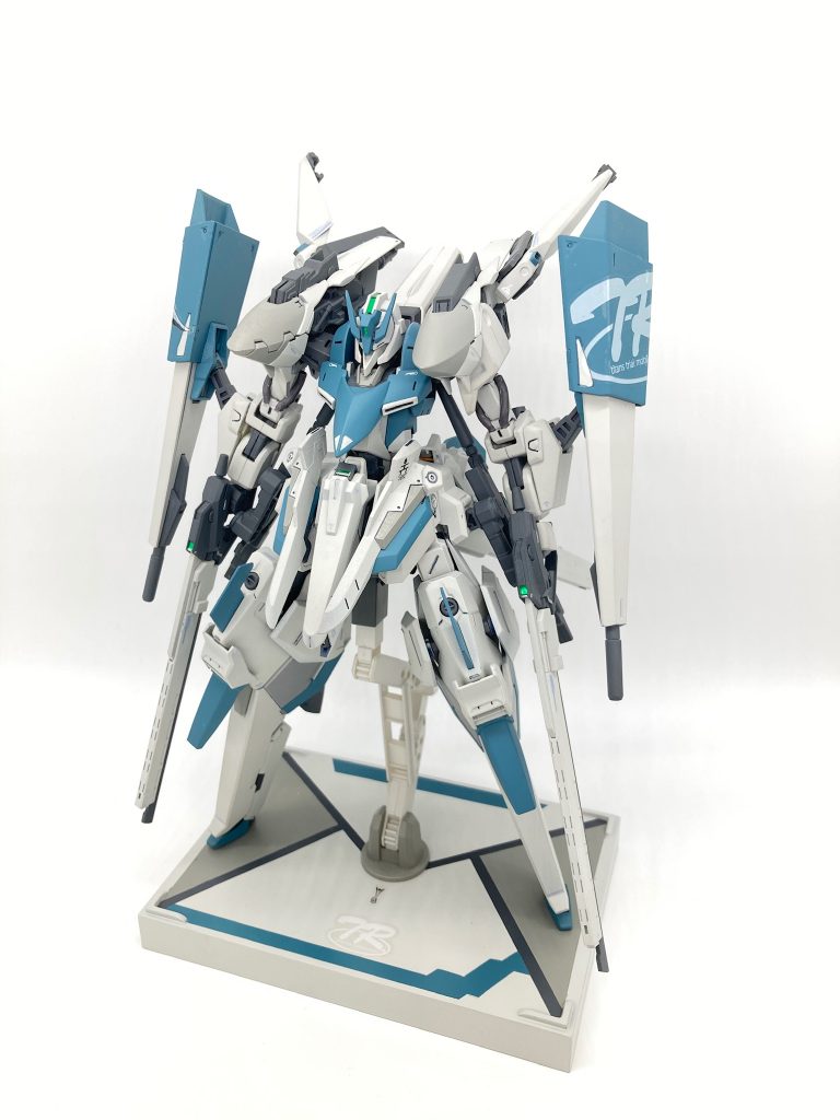 上半身フライルー、下半身ハイゼンスレイⅡで構成しフライルーやビルドガンダムMk-Ⅱのパーツを各所に使ってます