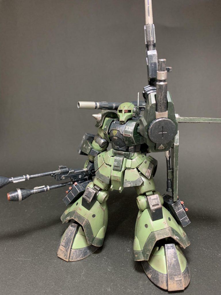 一年戦争で地球に取り残された旧ジオン兵が、ジャンク品やら連邦の横流し品やらをかき集めて大破した愛機をレストアした、という脳内設定。もろUCのゲリラですね🤣