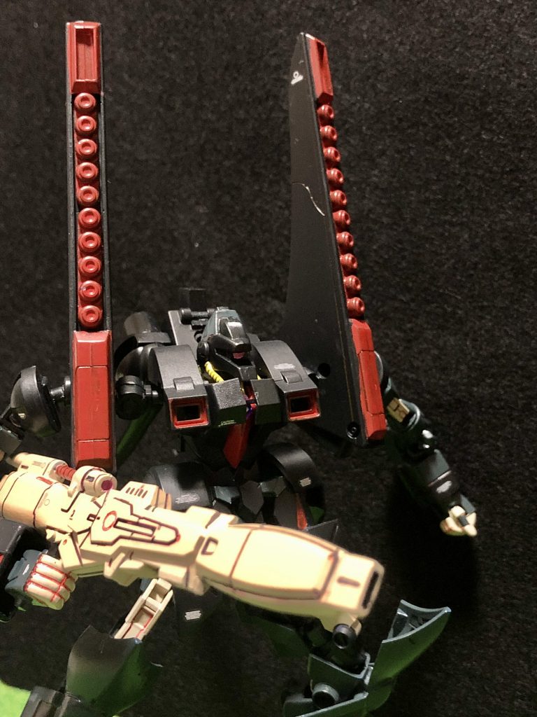 大型ナックルバスターの装備や可動範囲の拡大、ミサイルベイの展開も