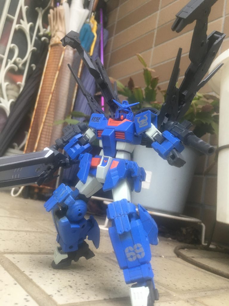 バックパックは、凶悪なクロー武装と言うイメージ