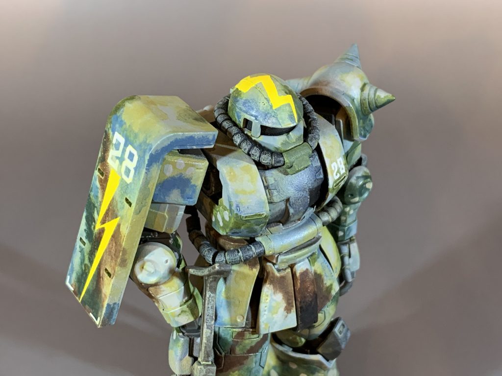 砂漠迷彩に稲妻マークがとにかくカッコいいデザインです。