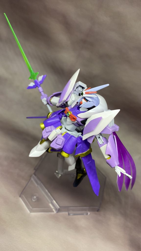 他には主にHGBCボールデンアームズを使って接続部を増やし装甲部を増加してます。思い出しましたがサイドアーマーの羽根はガーベラテトラの肩アーマーのものかもです…多分…。