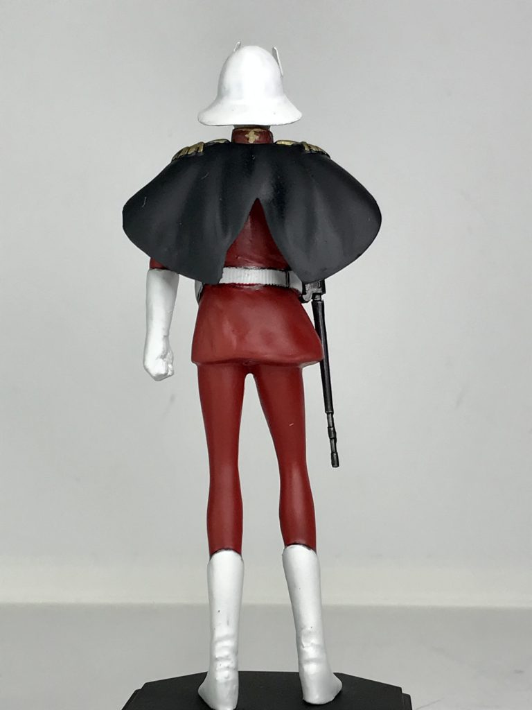 今思うと、なんでマントなんて着けてるんでしょうね。