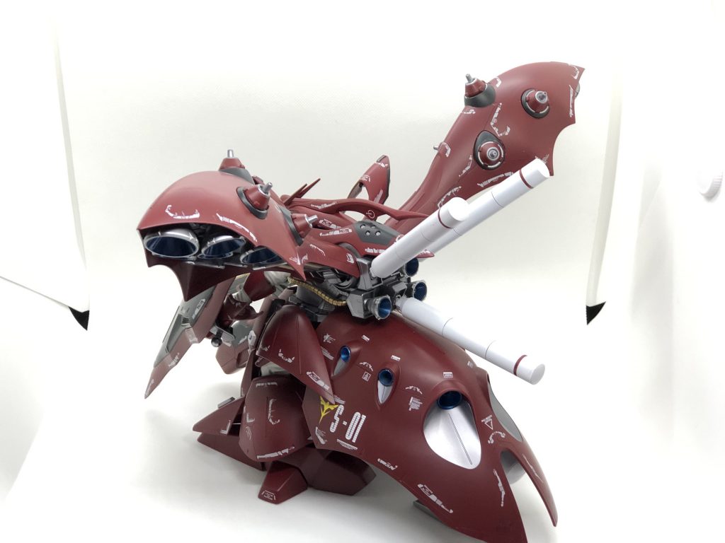 背面ですね。後ろにもシャアのナンバリング?のS-01を貼ってみました。