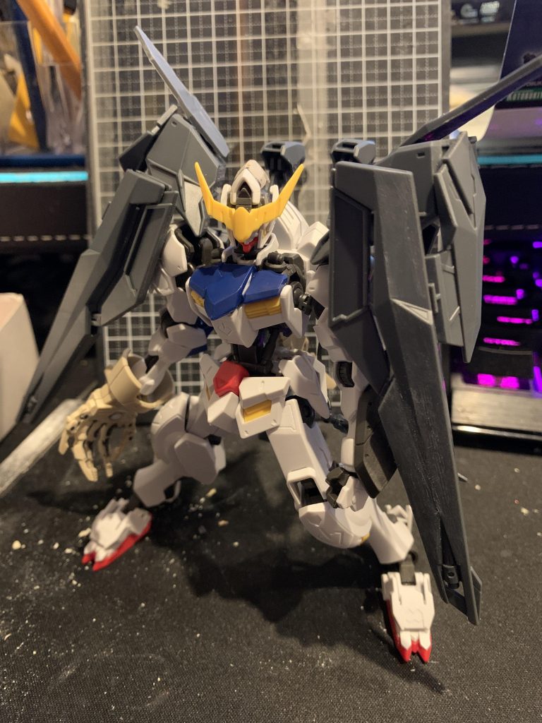 最初は襟足と右手だけ付けてみました。