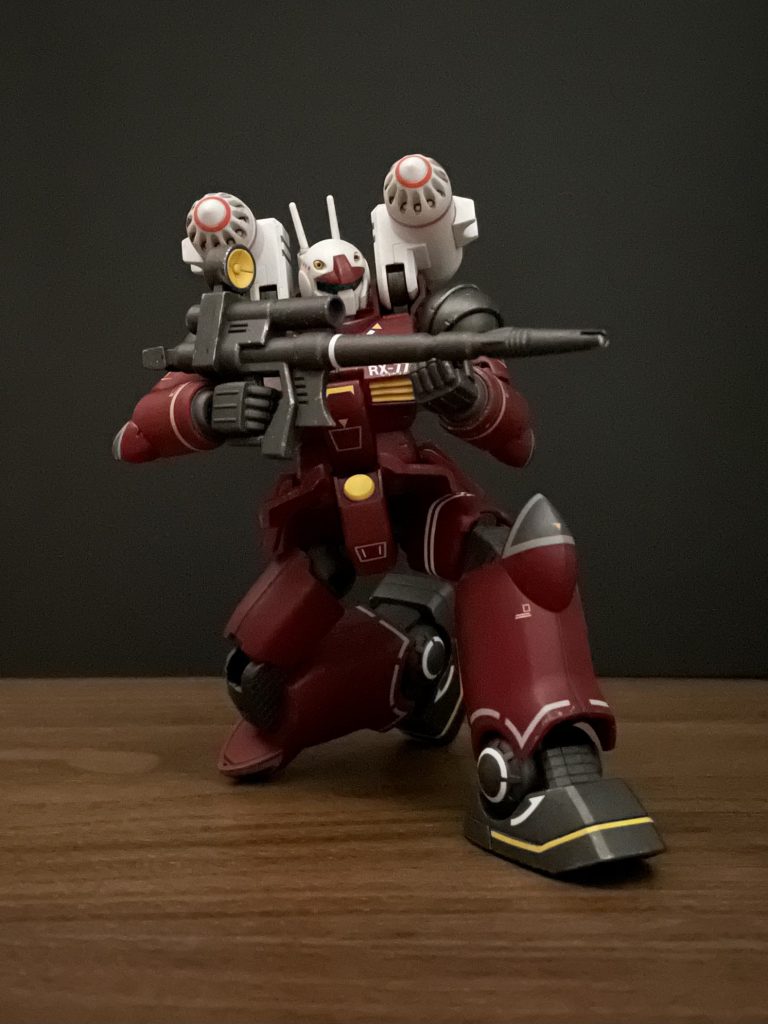 曲面へのデカール貼りは難しいけど、全部貼り終えると達成感があります。