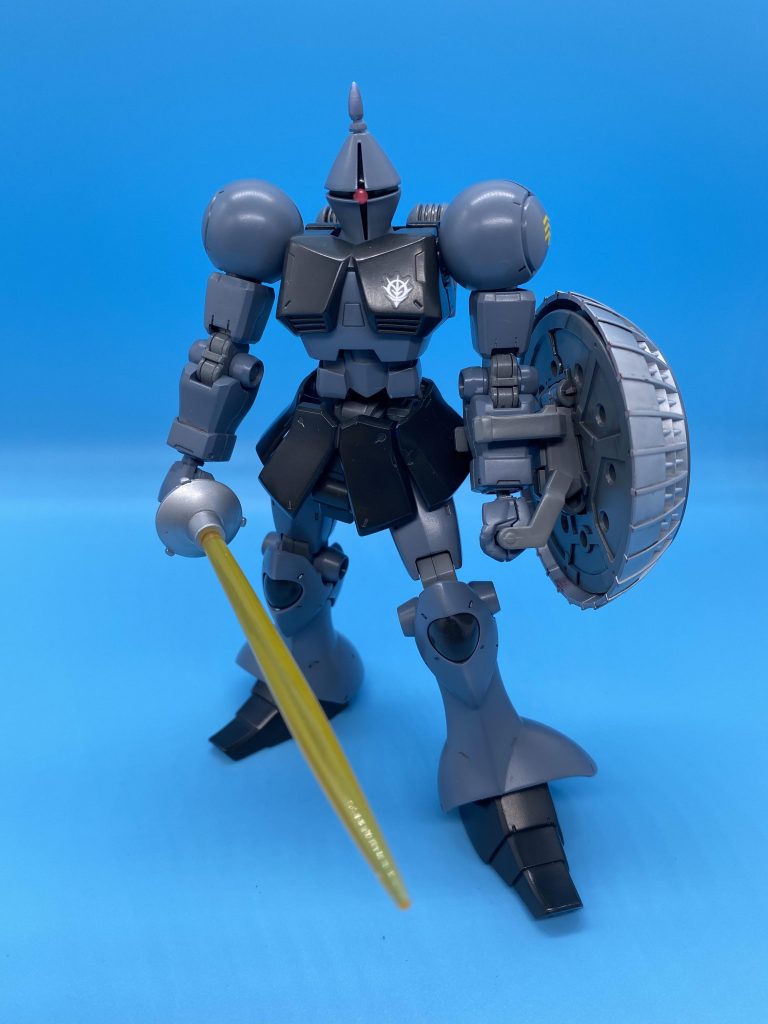 一応マクベ専用機のギャンがキシリア部隊に数機配備検討用として一時期実験的に配備されていたという妄想で色を塗りました。