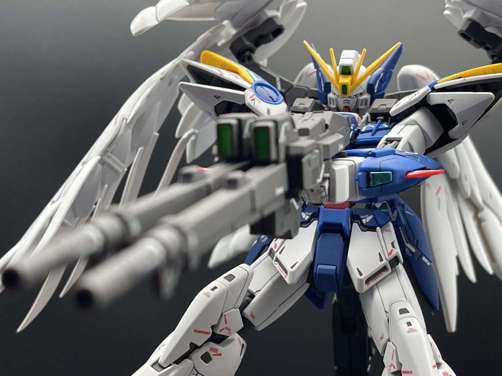 このキットを作られたほとんどの方がやったであろうポーズでの1枚。