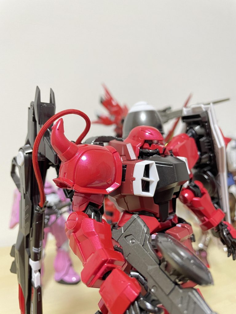 よ〜く見るとヒケ処理の甘さが残ってます💦