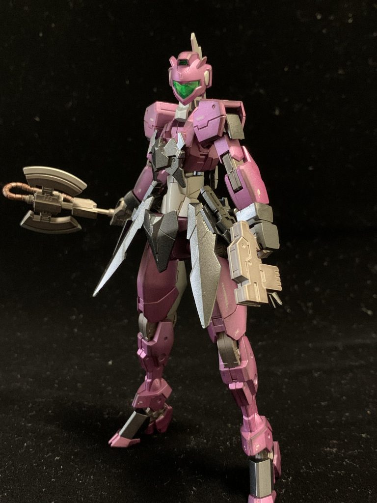 マクシオン軍といえばブレード系武器が特徴ですが、アックスが似合うだろうと思いシステムウェポンキットのヒートホークを使ってみました。