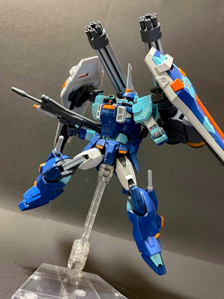 シールド裏にマウントしたレールガンやビームライフル、ランスとどの武器でもポージングが映える出来になって満足です！