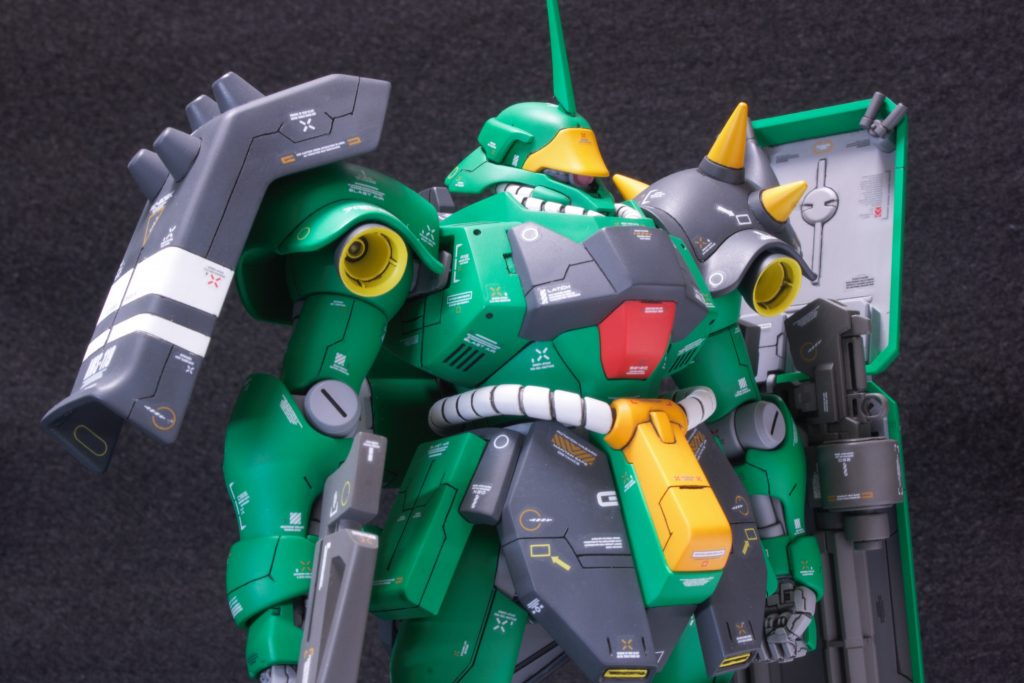 各所にスジ彫りを追加