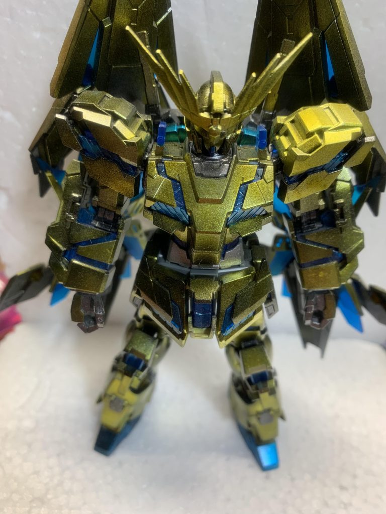 かなり暗めに塗装してあります。飾るために基本固定モデルで制作しており、稼働はさせたことがほとんどありません。