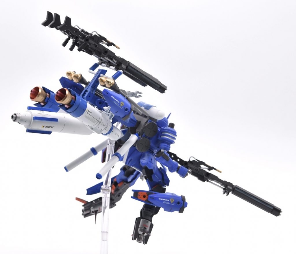 真ん中の一番大きさのあるプロペラントタンクは0.5mmプラ板を三重に丸めて瞬着で固めた物から自作しています。