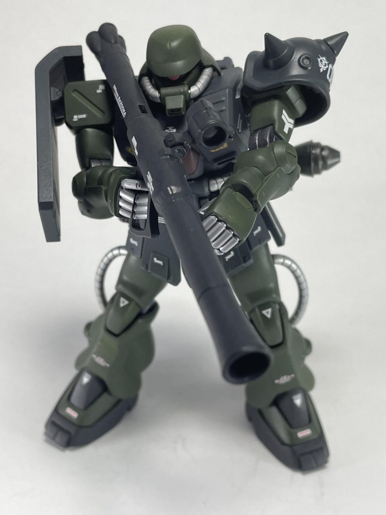 今回はじめてメインカラーに濃緑色を使ってみました。本体のネービーブルーに合う適度に濃い目の色を模索していましたが、まあまあ理想に近い配色ができたかと思います。