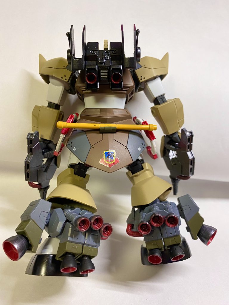 脚部はMSバーニア02をふんだんに使い、空間戦でも格闘が振れるよう、高速・高旋回なイメージで作成。