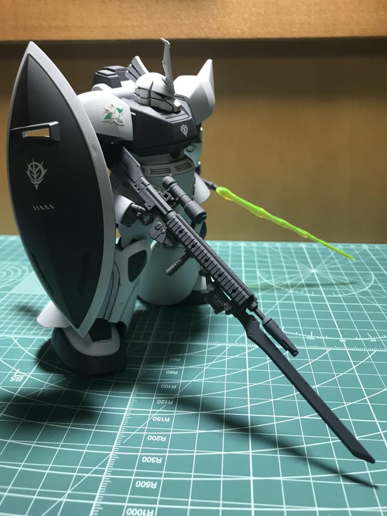 ビームナギナタは昔のパーツがあったので片刃のサーベルにして、ビームライフルはジャンクパーツを集めて長めの銃剣にしましたが意外にしっくりきて気に入りました♬ガンプラ楽しい!