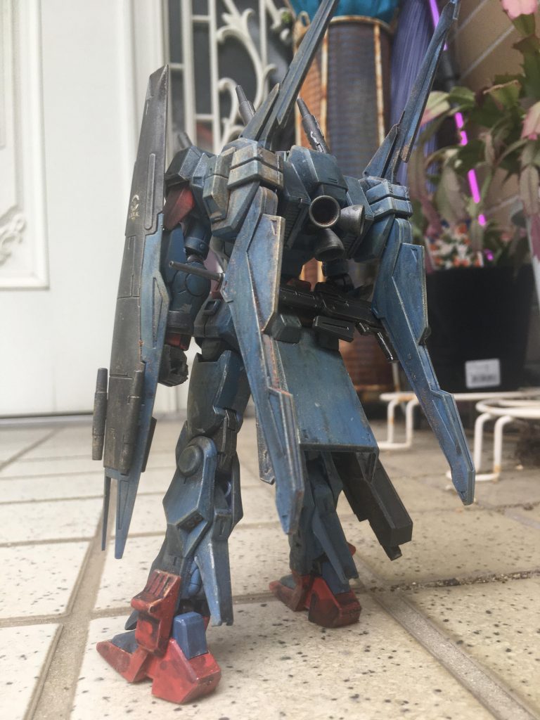 機体は素組みです。シリコーンバリアを使ってのチッピングウェザリング仕上げです。