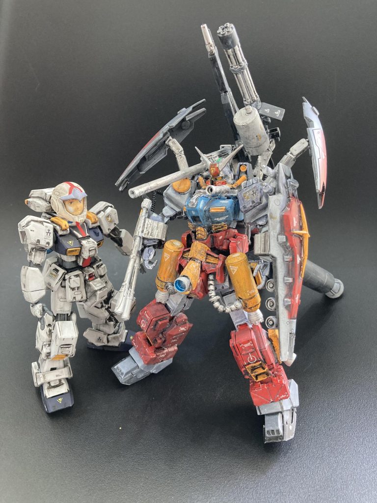 元機のヘイズル改(ヘッドはアムロですがww)と改造パーフェクト機を比べてみました。