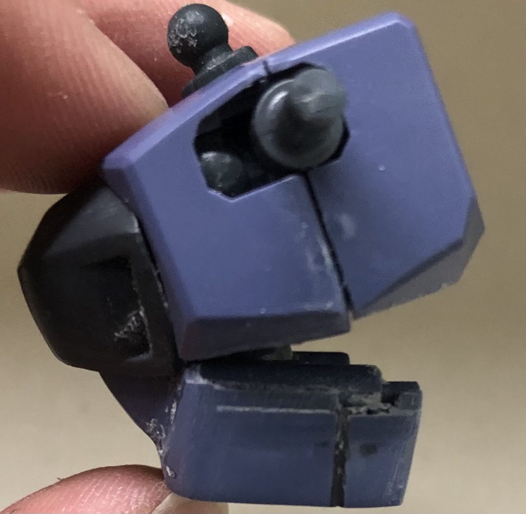 この後なるべく隙間が見えないようにパテで延長しました。